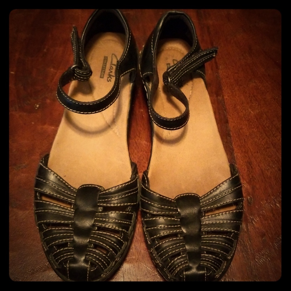 Clarks closed toe anklestrap sandal